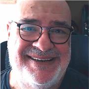 Profesor durante 20 años en la titulación de Comunicación Audiovisual de la Universidad de Extremadura y más de siete dando clases online, ofrezco clases de edición de vídeo y audio, técnicas de locución o producción de podcast